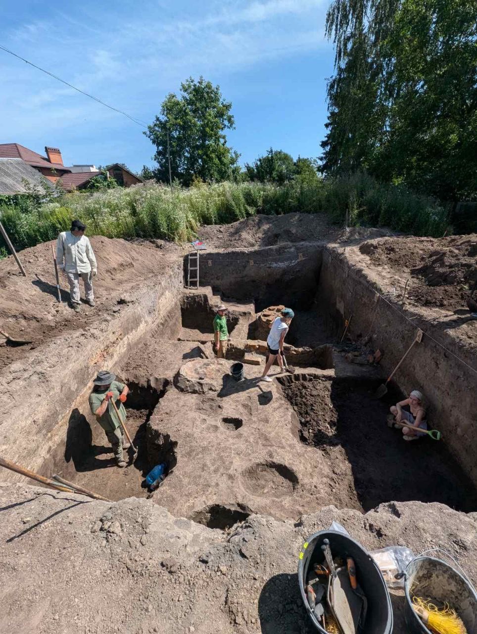 У центрі Острога археологи знайшли декілька речей Х та XVII століть