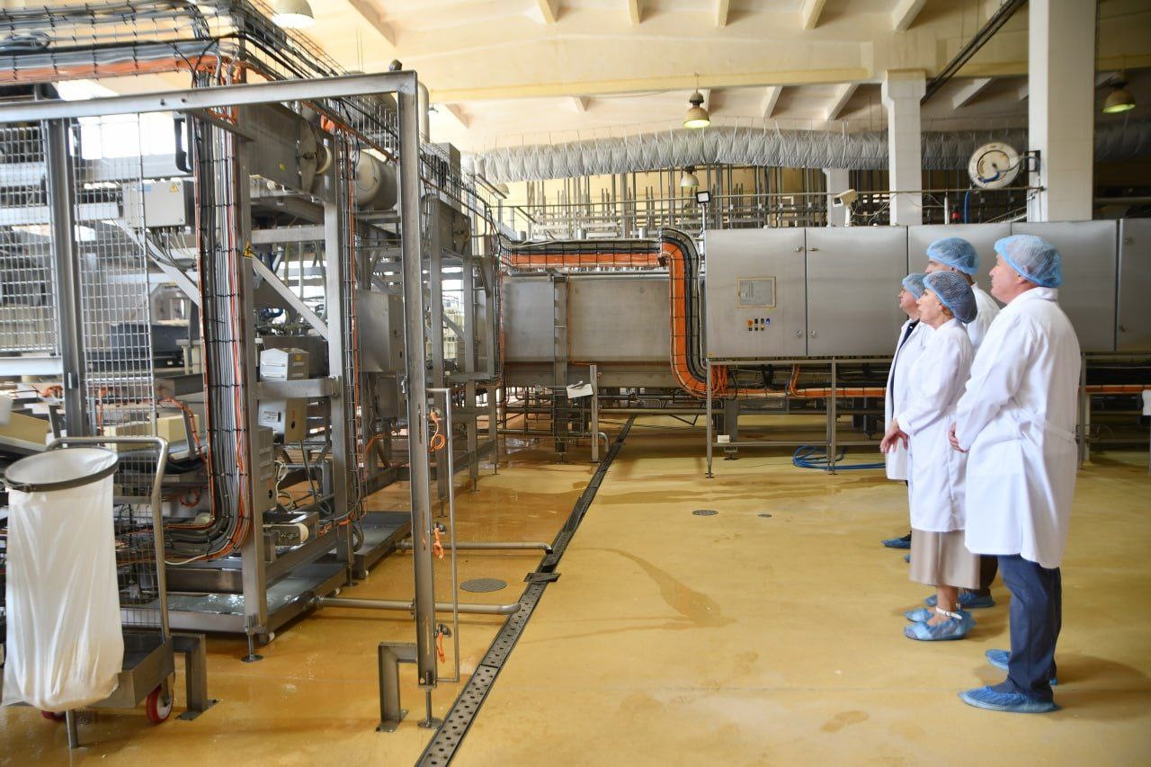 Переробляють понад півмільйона тонн молока за добу: так працює один із заводів на Рівненщині