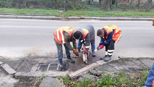 Калюж має стати менше: в Рівному на одній із вулиць покращили водовідведення (ФОТО)