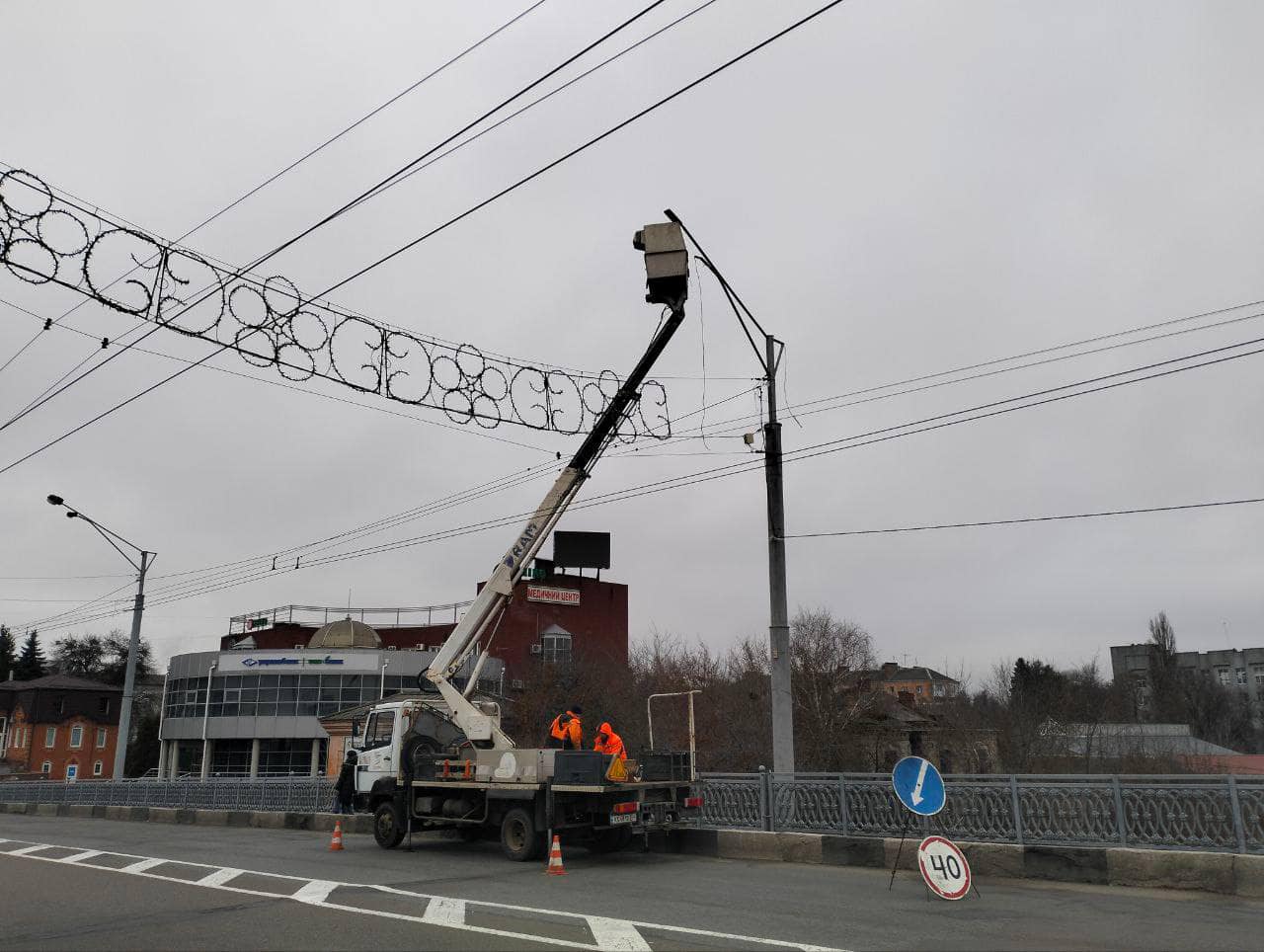 Нове освітлення з'явилося в понад 20-тьох другорядних вулицях Рівного