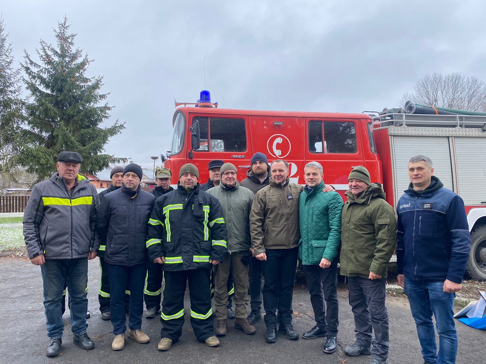 Сучасна пожежна машина від польських партнерів попрямувала до Деражненської громади