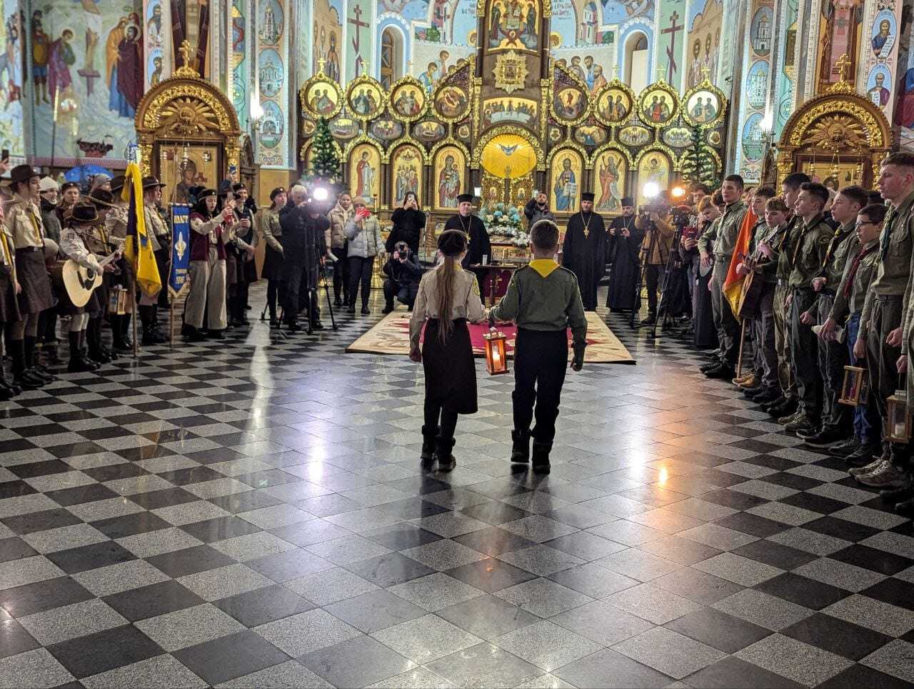 Вифлеємський вогонь миру прибув до Рівного: наступна зупинка - громади області