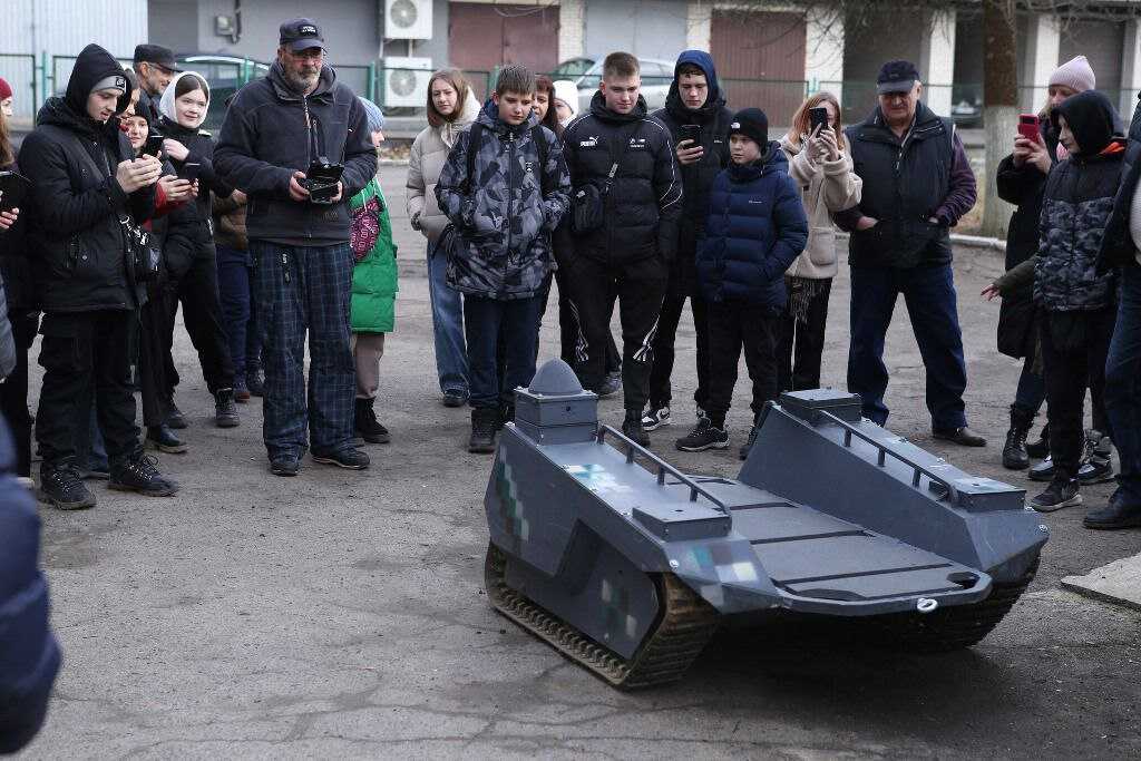 Рівненських підлітків навчали керувати різноманітними безпілотниками