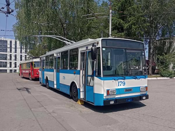 Після капітального ремонту на вулиці Рівного виходить один із тролейбусів