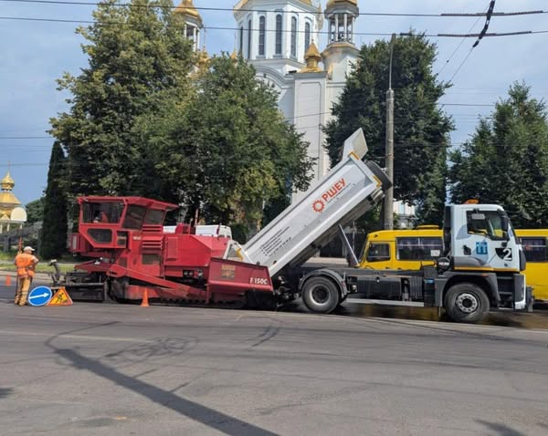 У центрі Рівного провели ремонт дороги
