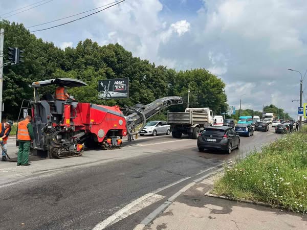 На вулиці Київській у Рівному готують дорогу до ремонту