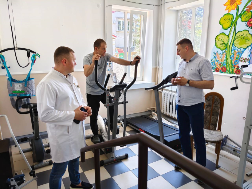 Сучасне обладнання для реабілітації ветеранів та дітей з'явилося в Острозькій громаді