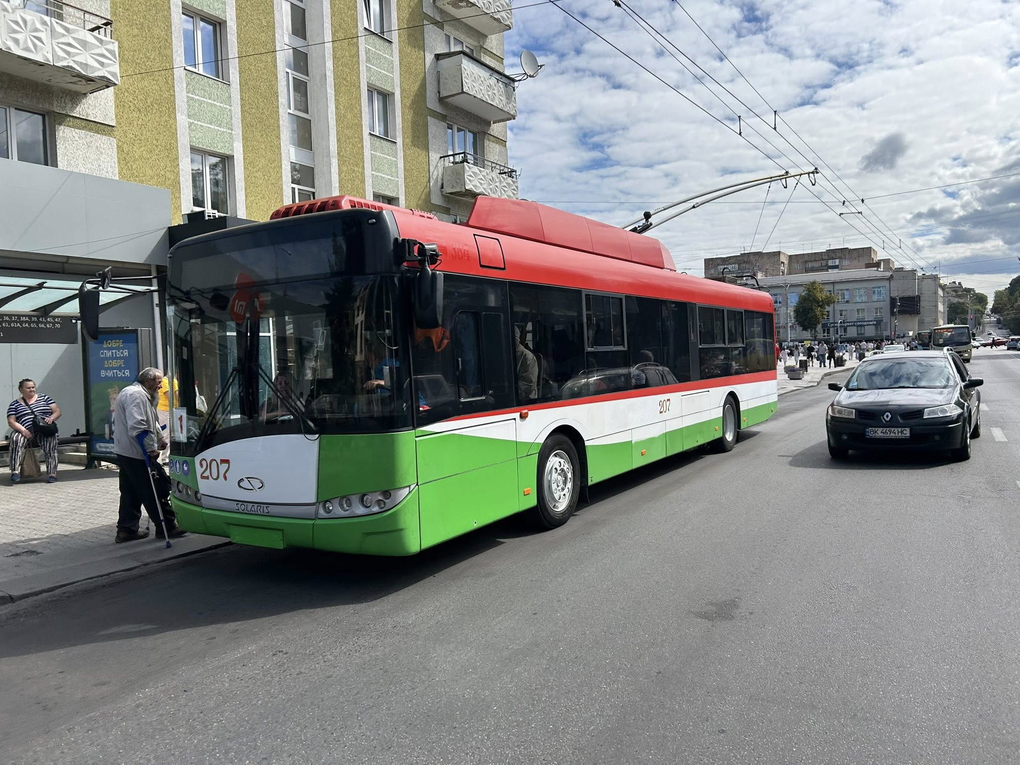 На вулицях Рівного вже курсує один із нових тролейбусів