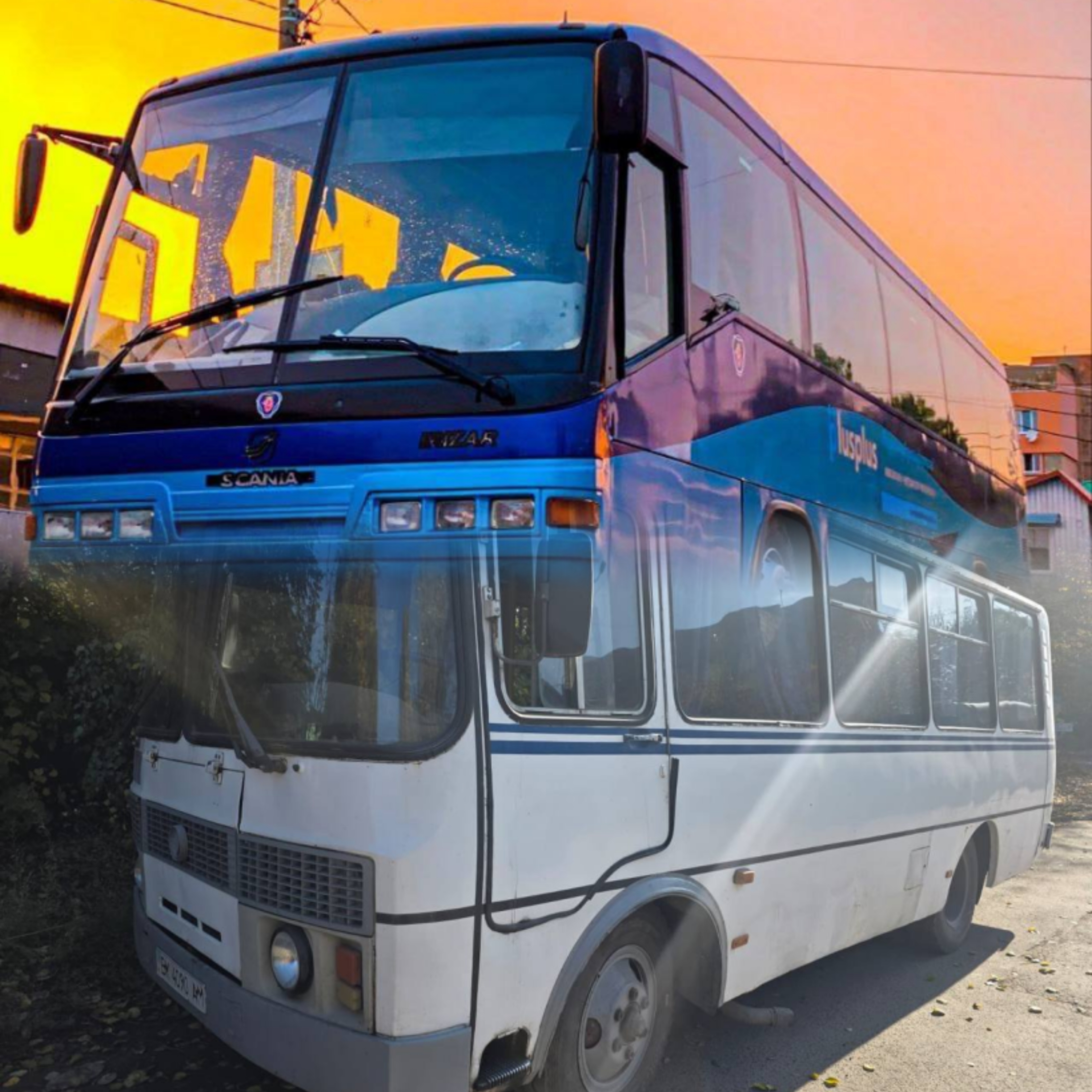 Перевізники з Рівненщини передали для воїнів автобуси