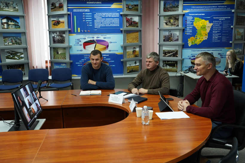 Пліч-о-пліч: Згуртовані громади: як Рівненщина допомагає співгромадянам біля фронту