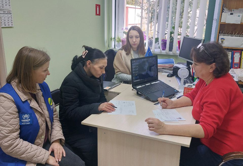 У Рівненській області ВПО та громадянам у кризових ситуаціях допомагають з відновленням документів