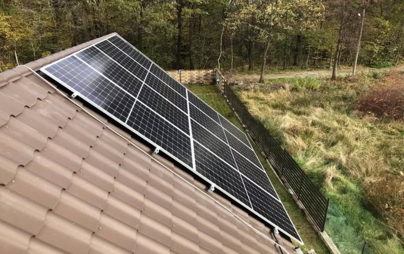 Рівняни продовжують встановлювати на свої будинки сонячні панелі