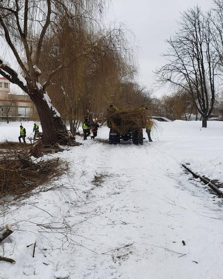 Комунальники наводять лад на вулицях Рівного