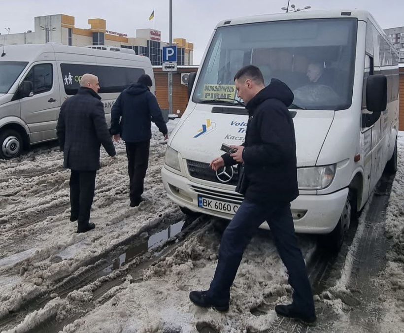 Порушникам дали тиждень на усунення недоліків: у Рівному перевірили стан автобусів